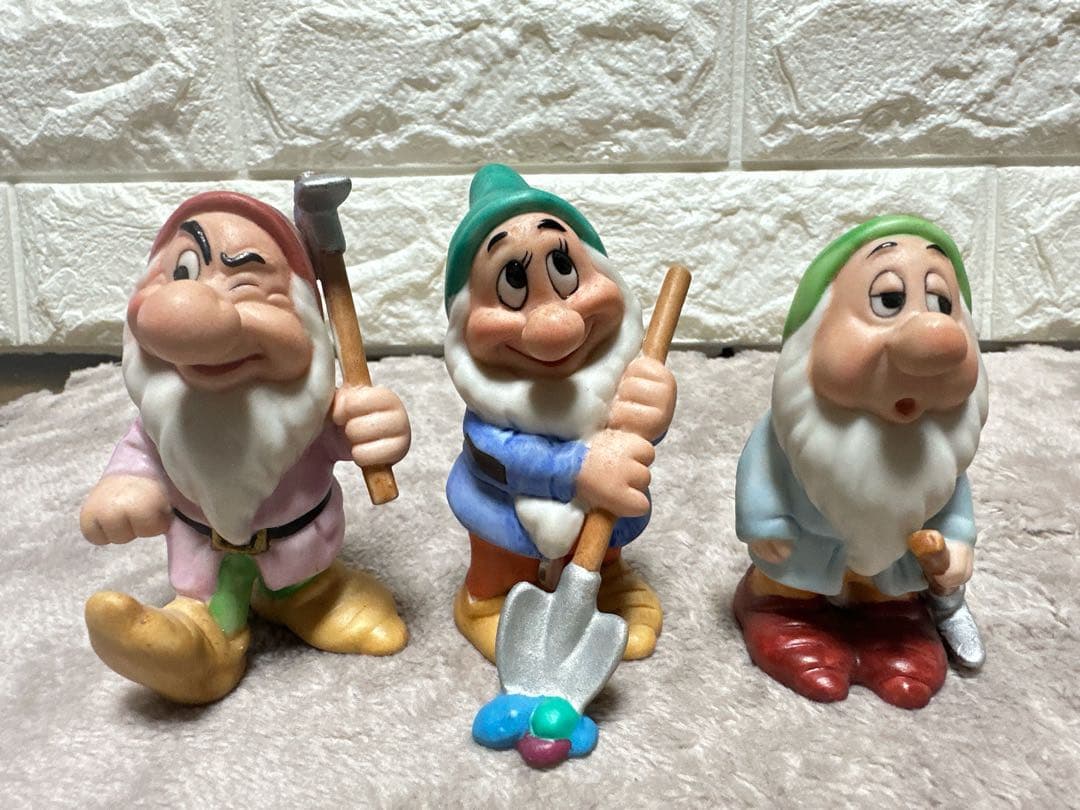 ✨レア❤️✨白雪姫　7人のこびと 陶器製 置物 ディズニーストア　8体セット　美品