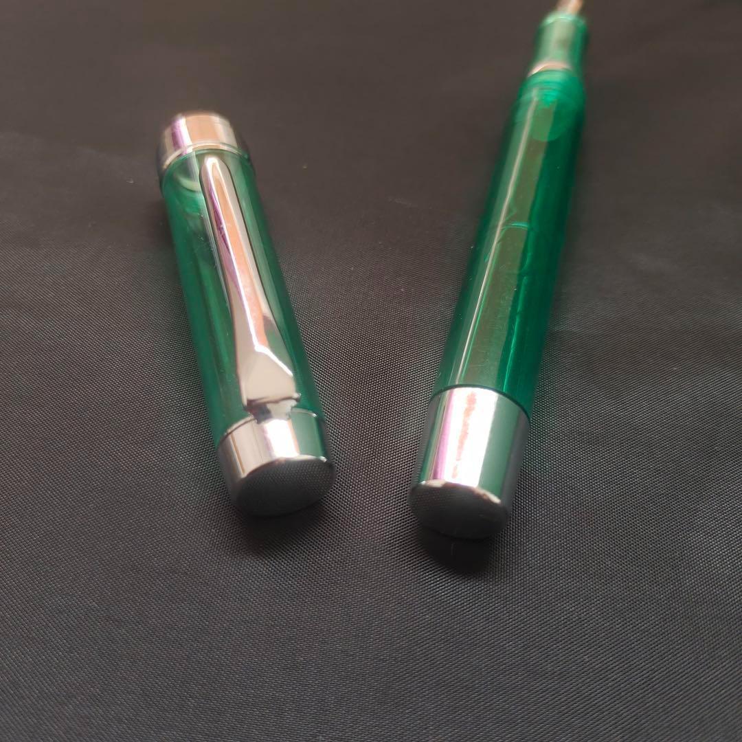 @透明な緑色の万年筆8