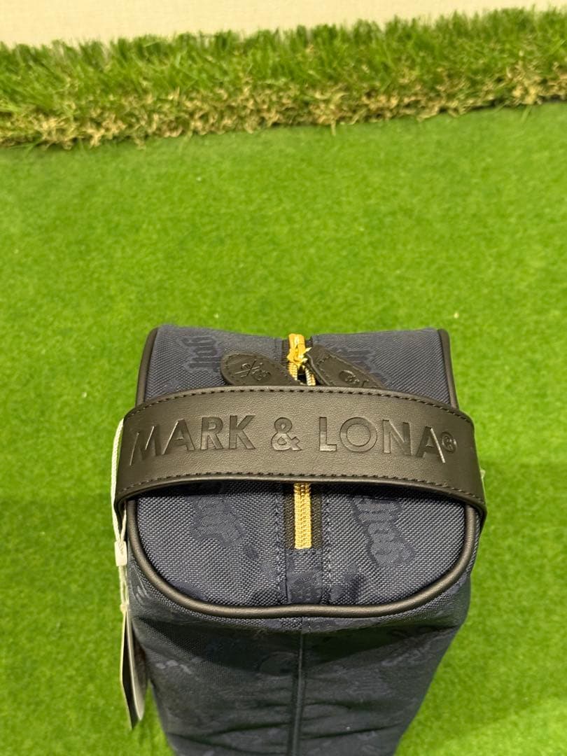 マークアンドロナ　非売品ポーチ　 新品、未使用　タグ付