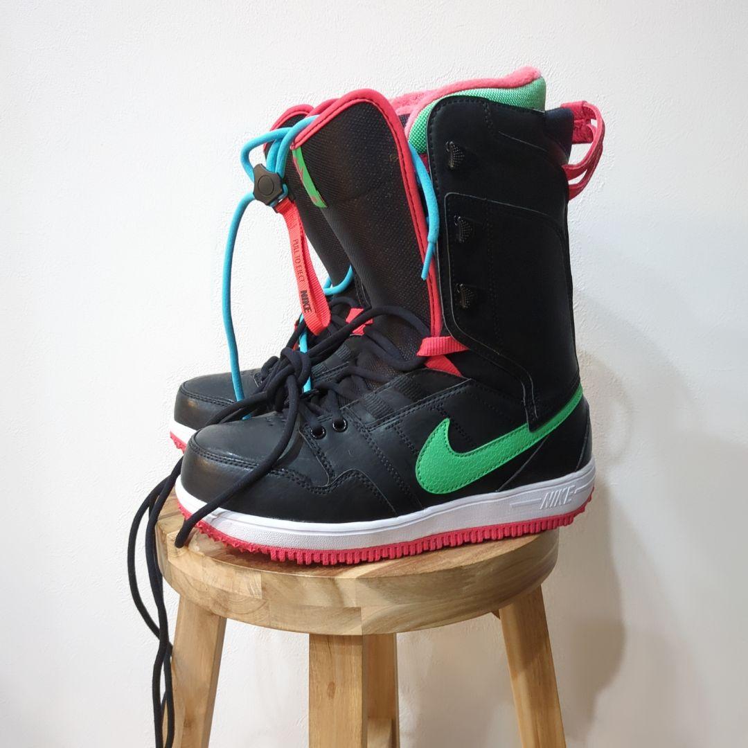 Nike スノーボードブーツ 女性用 ブラック/グリーン/ピンク