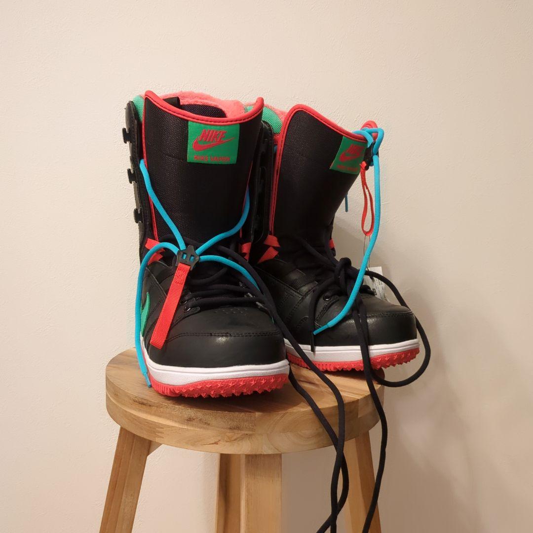 Nike スノーボードブーツ 女性用 ブラック/グリーン/ピンク