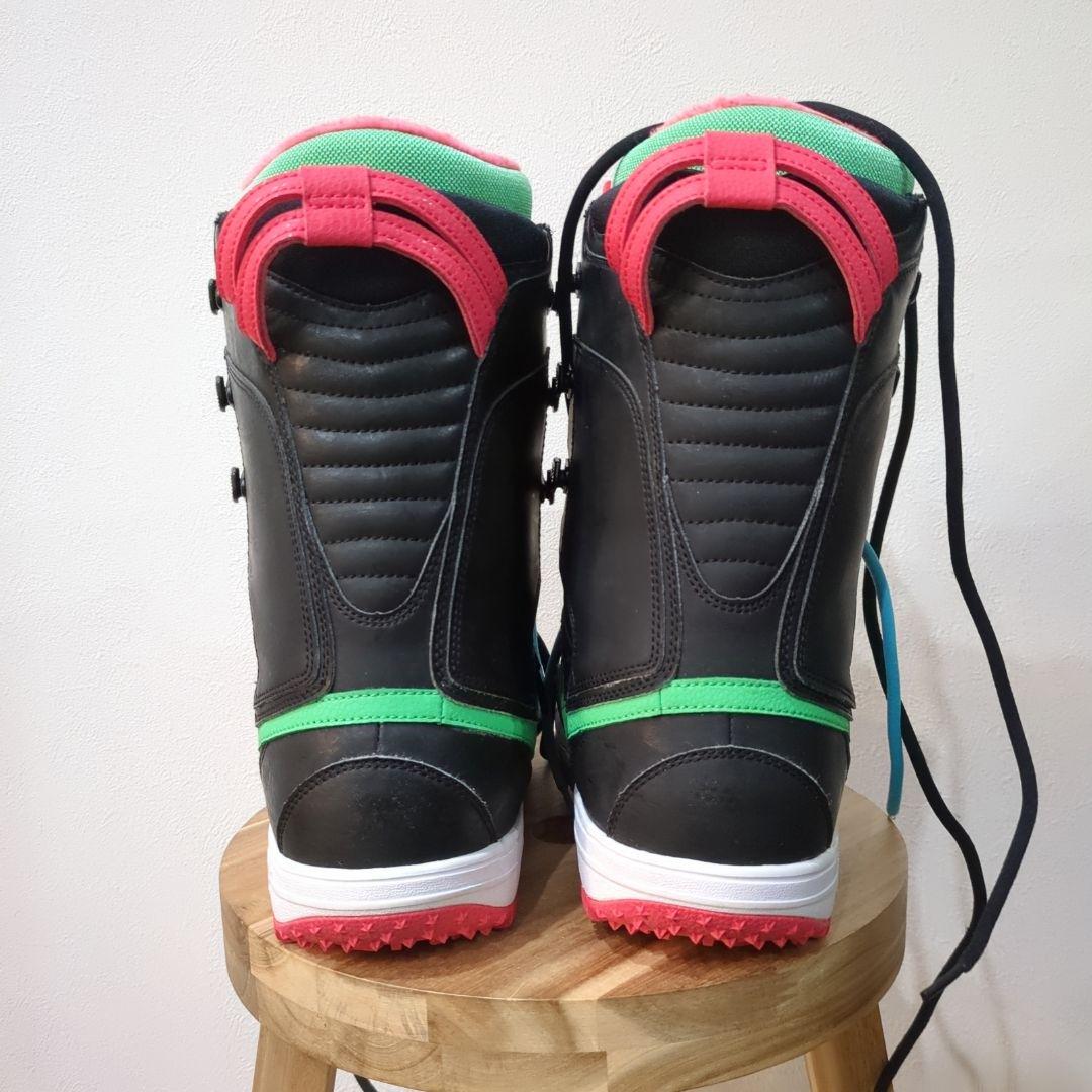 Nike スノーボードブーツ 女性用 ブラック/グリーン/ピンク