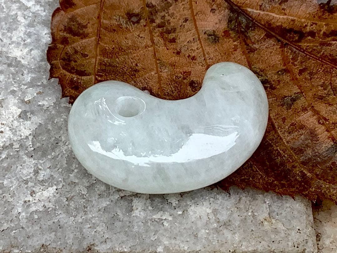 ✳ 糸魚川翡翠勾玉最高峰部類　アイスジェイド氷種　30.5mm ✳機械鑑定付‼️