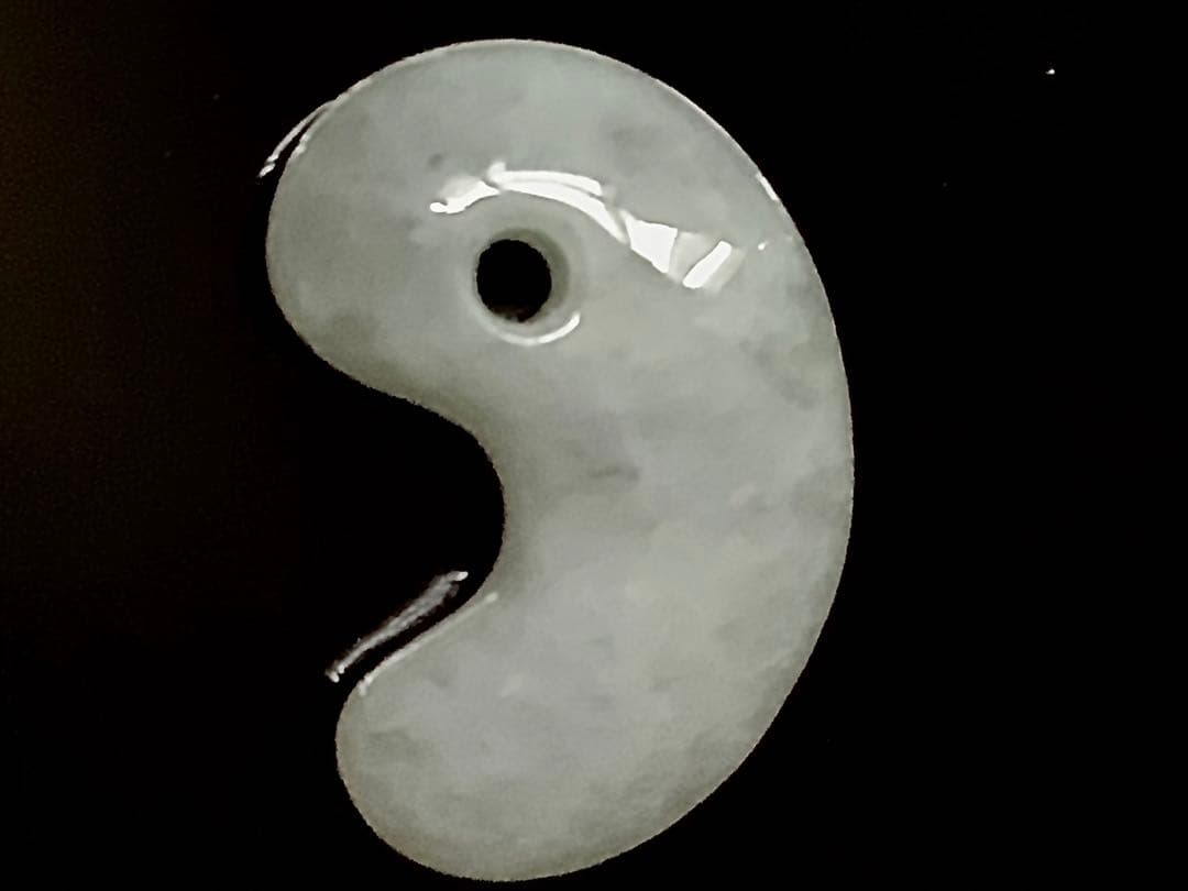 ✳ 糸魚川翡翠勾玉最高峰部類　アイスジェイド氷種　30.5mm ✳機械鑑定付‼️