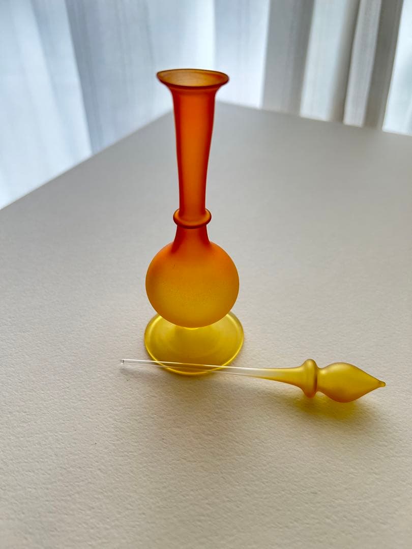 ♡レトロ♡ガラスの香水瓶♡オレンジ色♡昭和レトロ♡