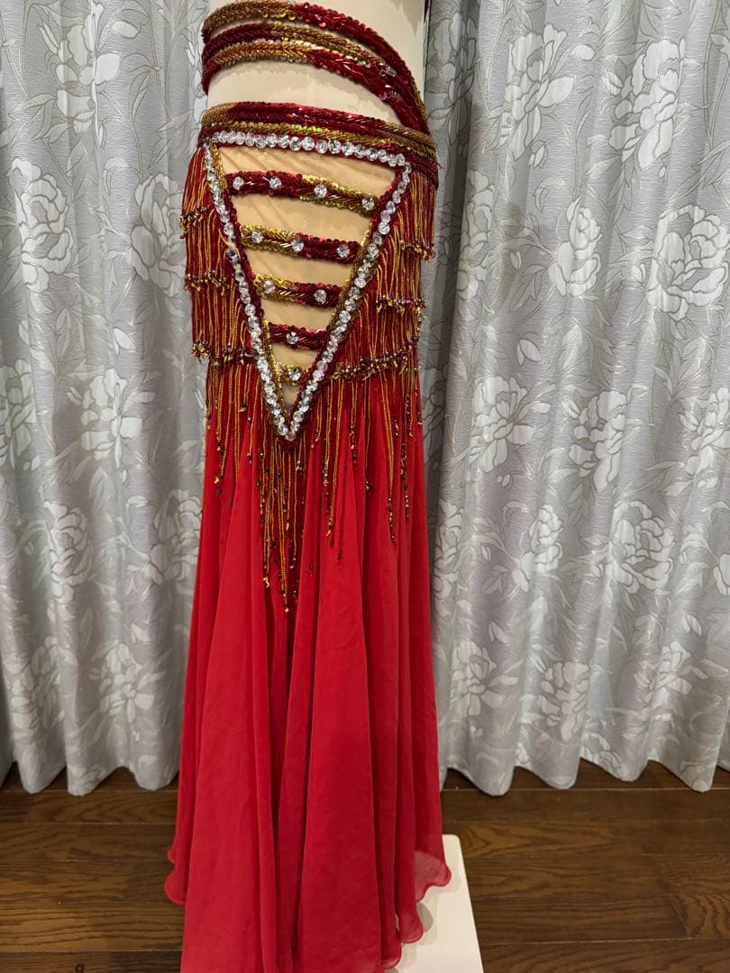 赤　ベリーダンス衣装　　レジェンド衣装　　アームアクセサリーつき
