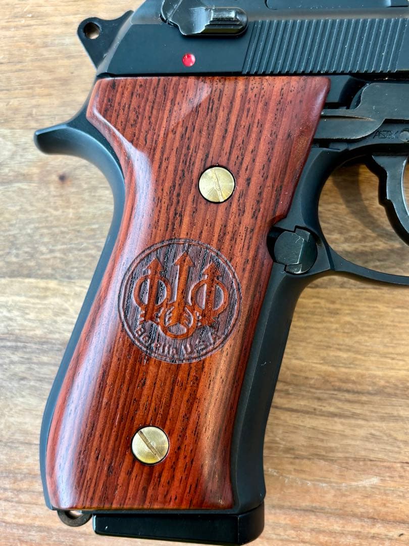 た*旅様 wa m92fs ダイハードガンブラック　木製グリップカスタム