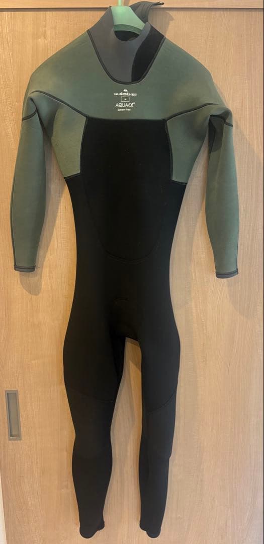 クイックシルバーフルスーツ2ミリM AQUAαバックジップ