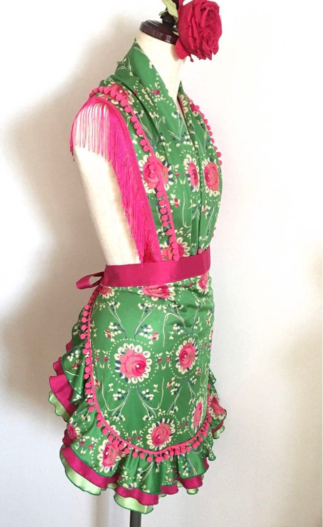 フラメンコ 衣装 エプロン ロングシージョ バラ柄 グリーン ピンクポンポン