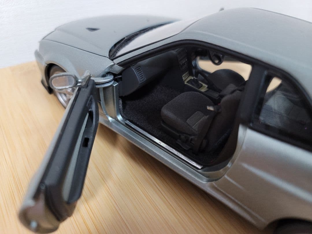 ミニカー AUTOart 1/18 R34 GT-R