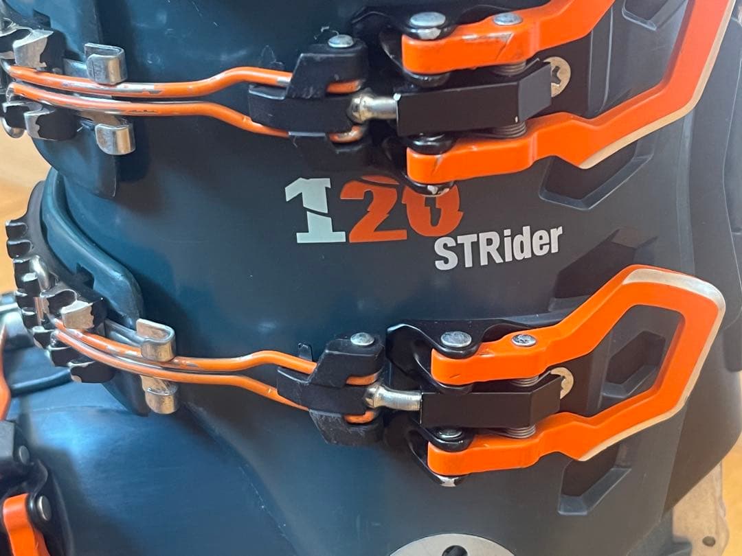 ノルディカ　ストライダー120 スキーブーツ