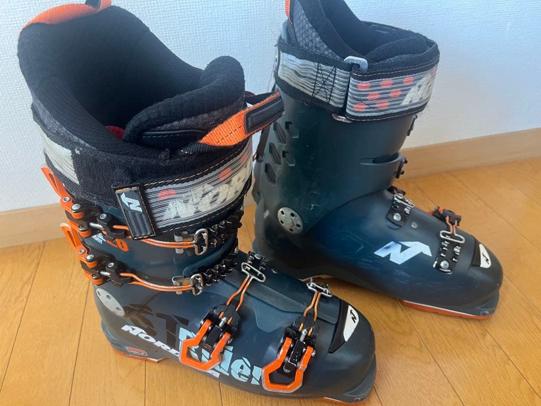 ノルディカ　ストライダー120 スキーブーツ