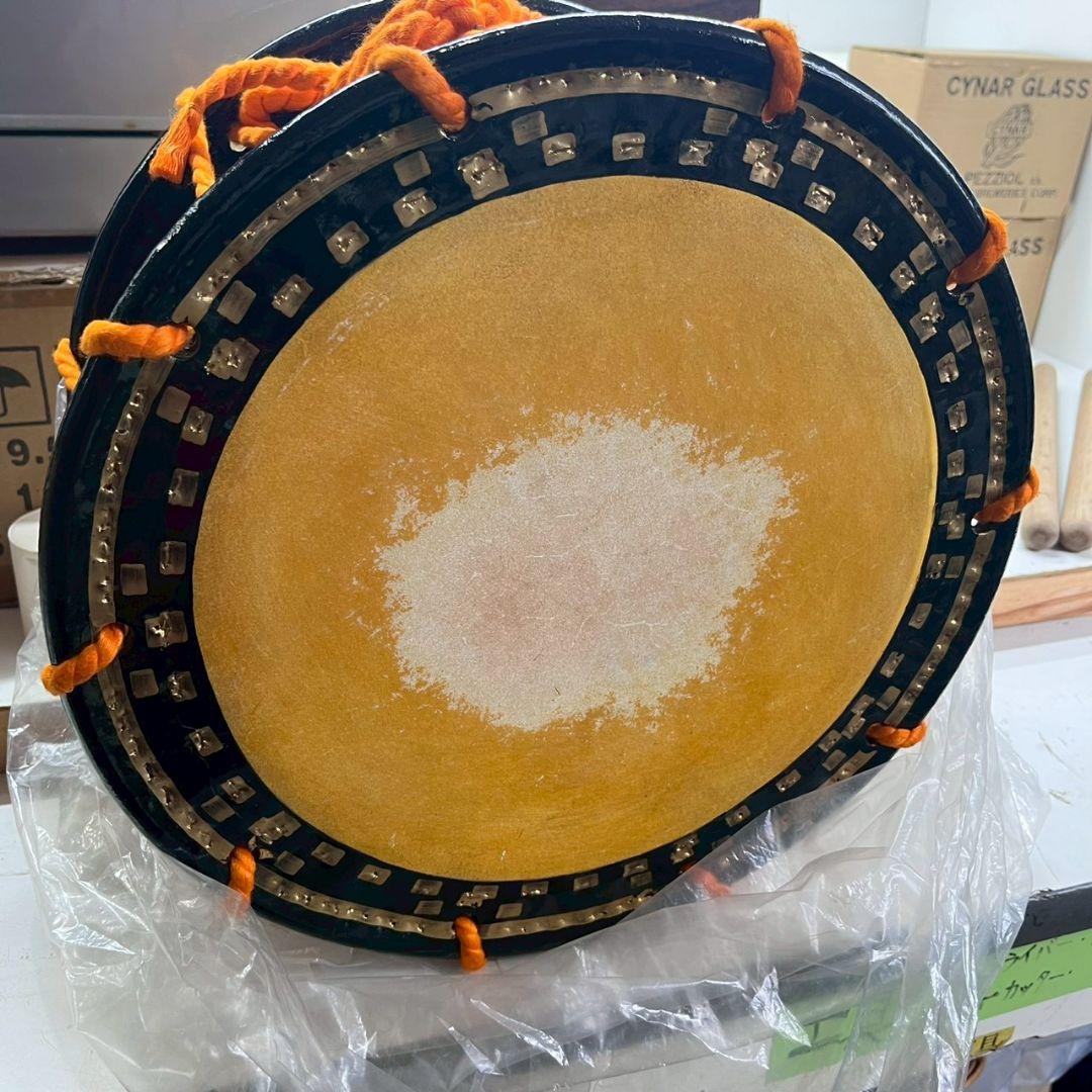 K◆　締太鼓　和太鼓　木製スタンド　金彩　蒔絵　バチ