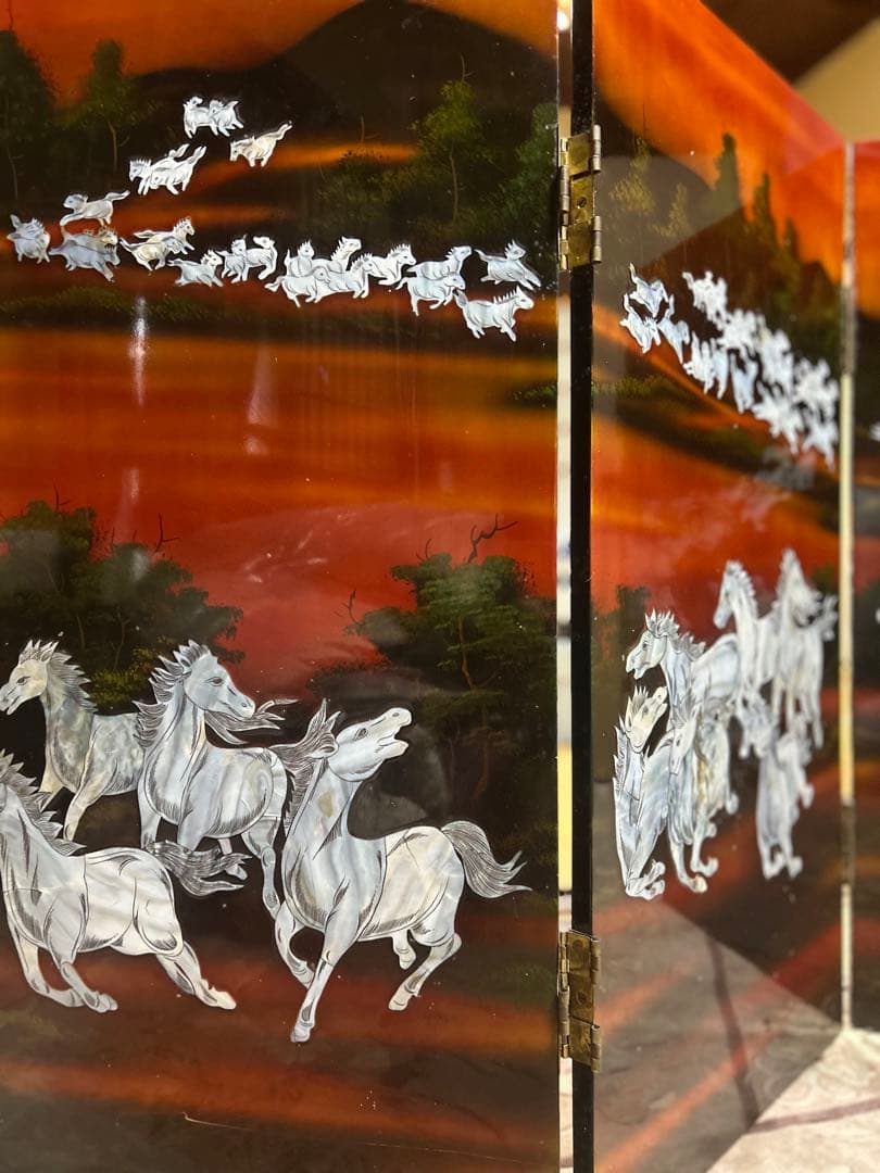 中国美術　螺鈿細工　衝立漆塗り　万馬奔騰図　令和8年干支