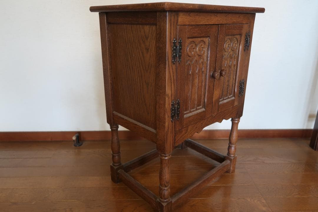 キャビネット　観音開き　アンティーク家具