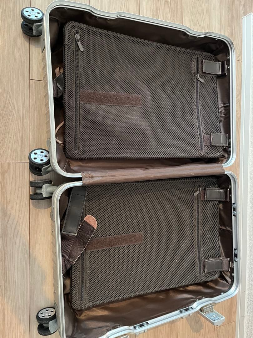 アルミシルバー スーツケース