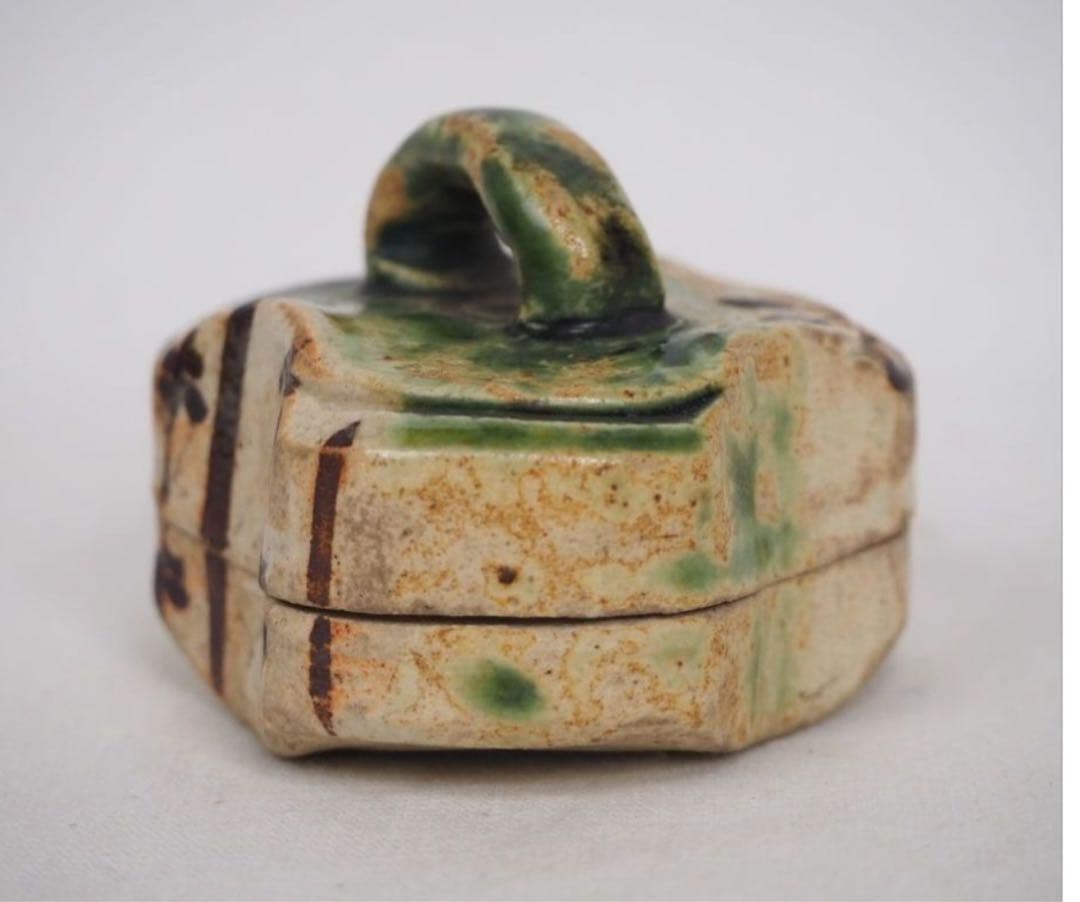 送料無料　江戸明治　古い織部香合/香盒　美濃焼 香道具華道具 蓋物古美術骨董古玩