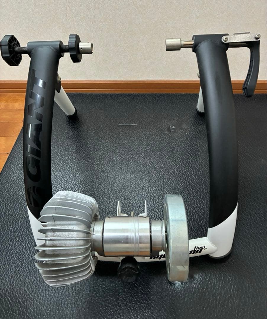 送料込⭐︎ジャイアント サイクロトロン フルード ST ロードバイク用ローラー