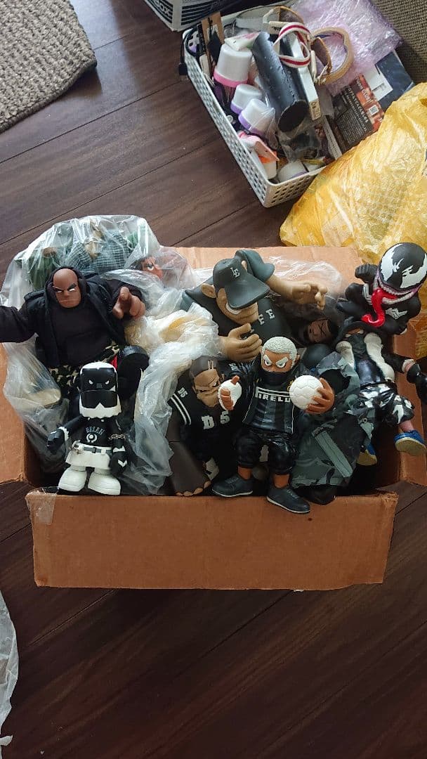 Supremeフィギュアその他多数まとめ売り