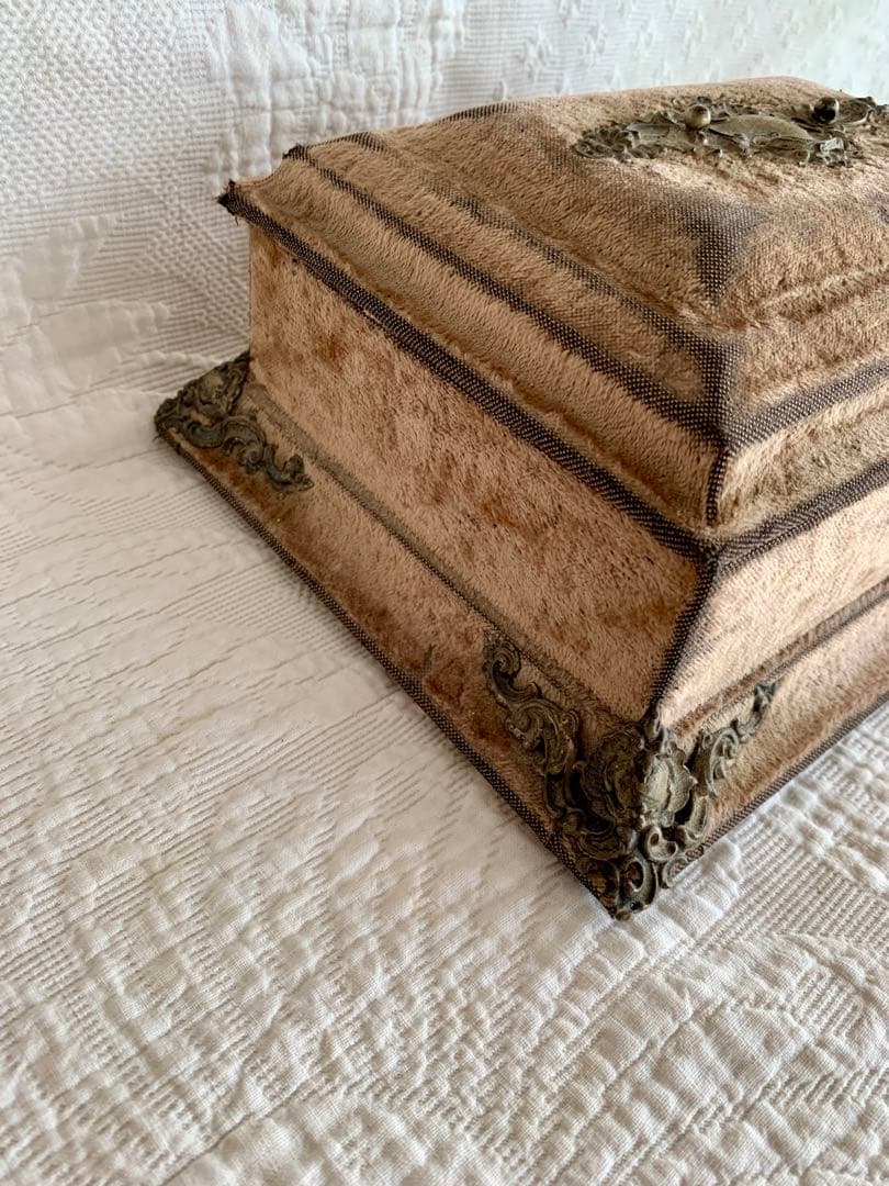 フランスアンティークベージュピンクのベルベットジュエリーボックス※シルクサテン