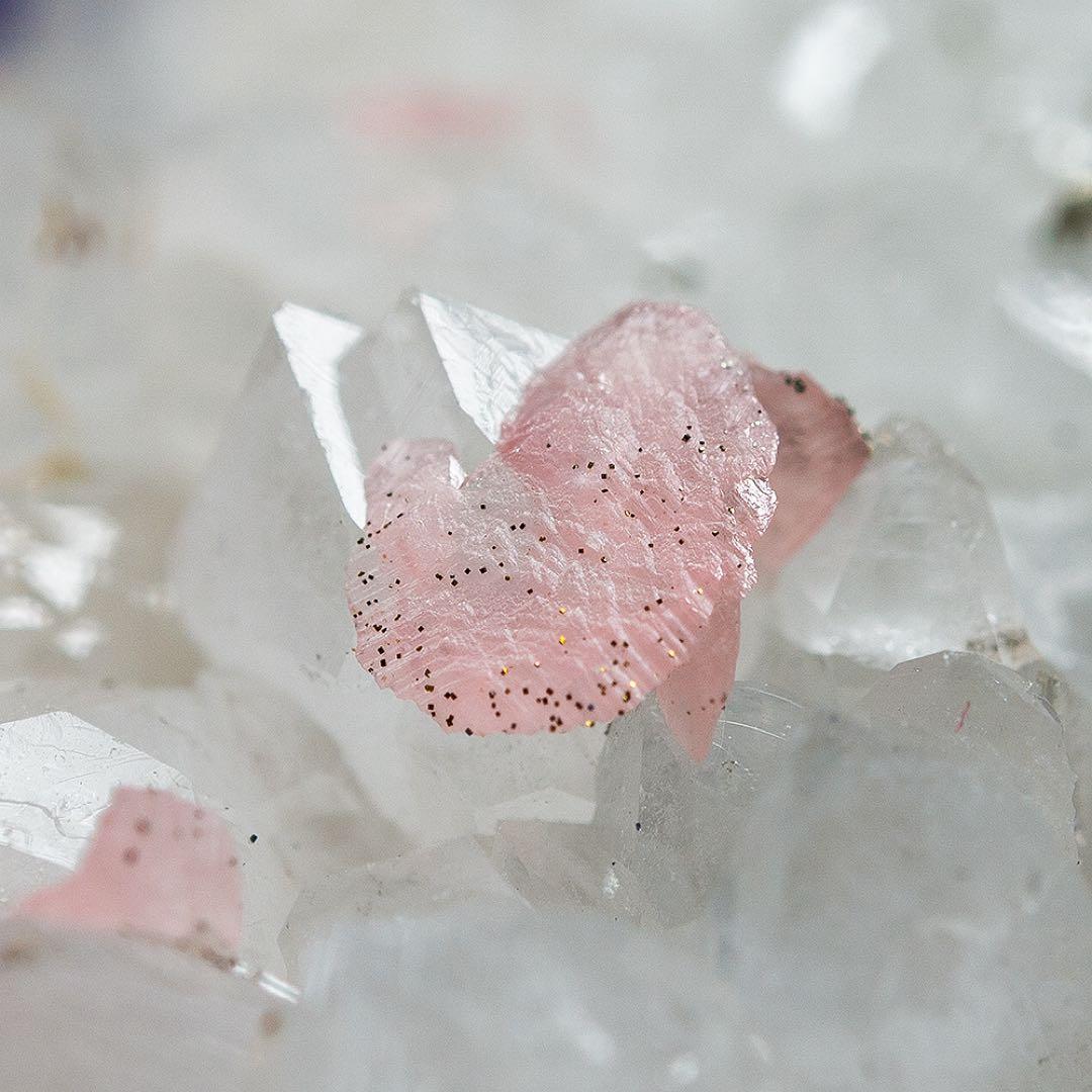 中国 ロードクロサイト フローライト 天然石 原石 鉱物標本 鉱石 蛍石 400