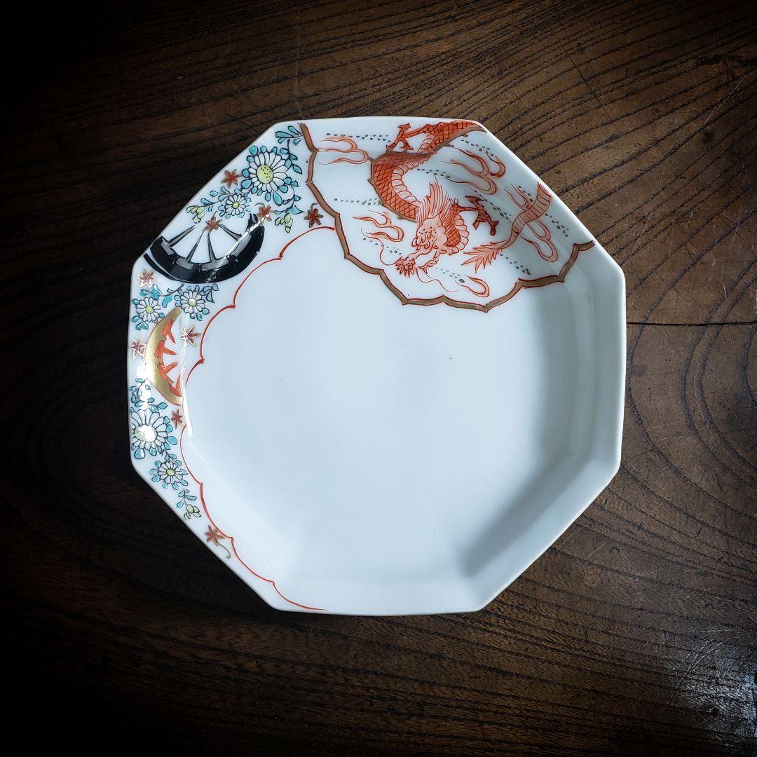 八角皿　古伊万里　菊文様　御所車　車輪　龍　竜　雲竜　明治　色絵付　赤絵　ロ号