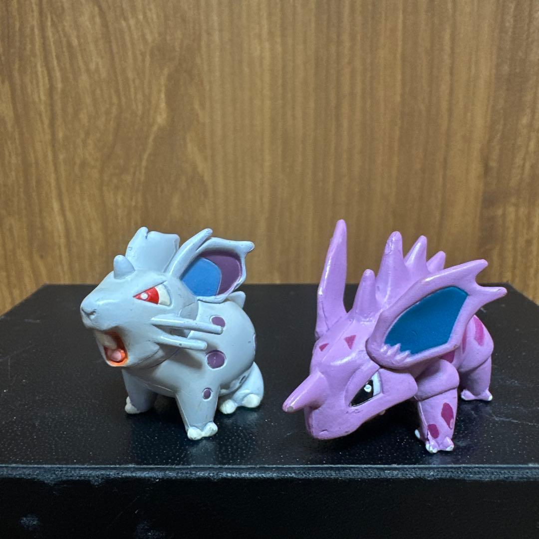 ポケモン　モンコレ　ニドラン♀ ニドリーノ