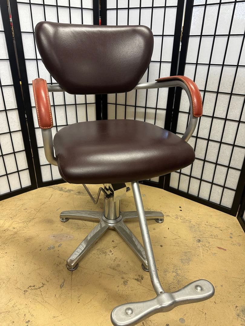 スタイリングチェア　オフィスチェア　散髪椅子　理容室　美容室　椅子