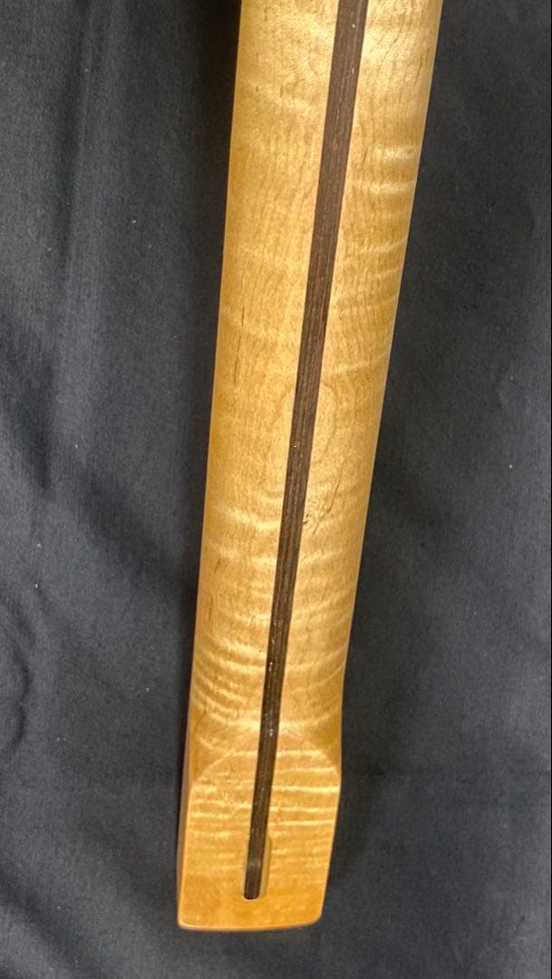 新品　ストラトキャスター エレキギター用ネック カナダ産１ピースフレイムメイプル