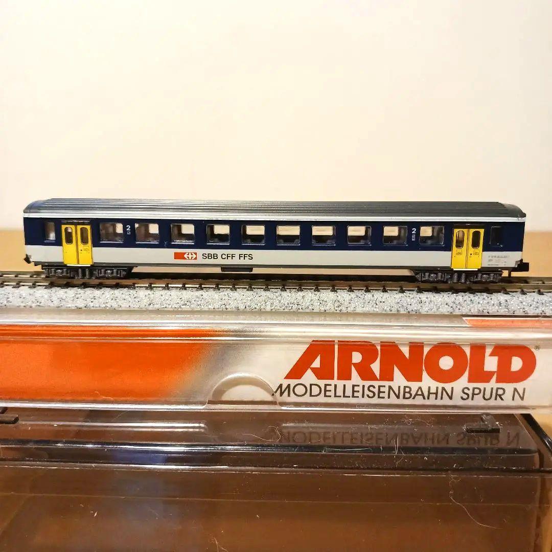 Nゲージ Fleischmann 電気機関車 及び Arnold 客車４両セット