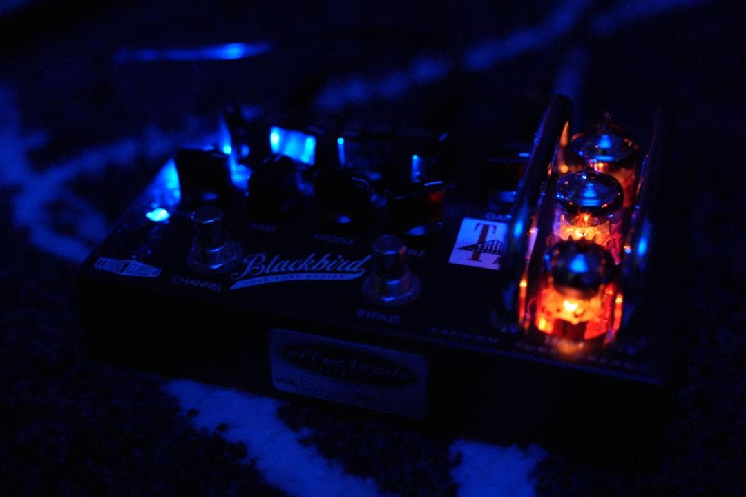 Effectrode Blackbird SR-71　真空管プリアンプ