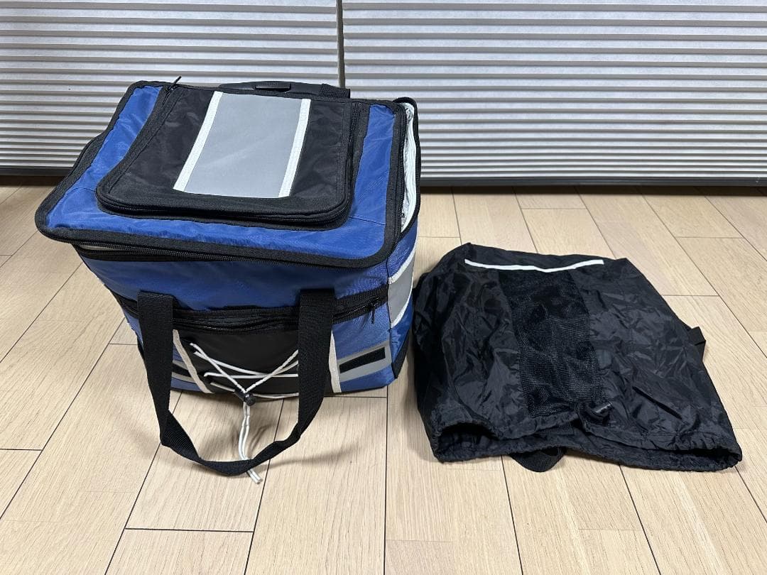 防災用のリュック（車付き、水袋にもなる）