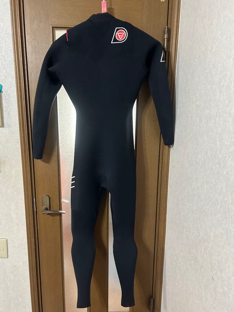 DOVE(ダブ) サーフィン　 ウエットスーツ　3mmジャーフル