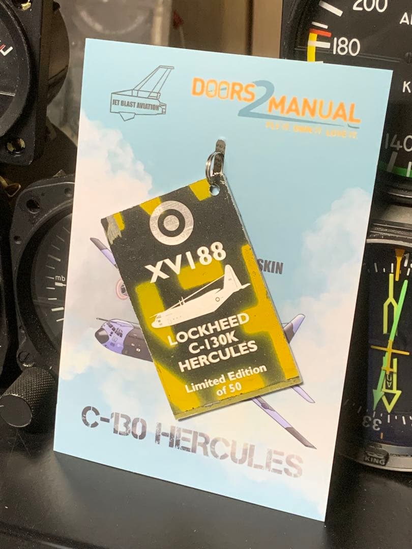 イギリス空軍 輸送機 C-130K 非常口 タグ キーホルダー 実機タグ D2M