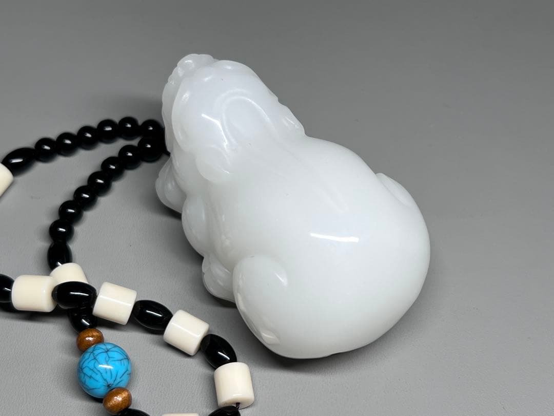 和田玉　聖獣　貔貅　金運財運開運風水　手彫り　天然石　旧家蔵出し　厚重　提げ物