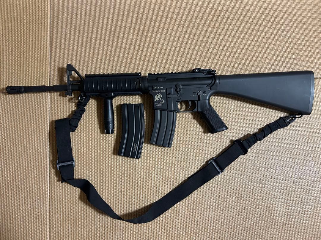 東京マルイ18歳以上電動ガンSR-16Ｍ4カービン マガジン2つ バッテリーつき