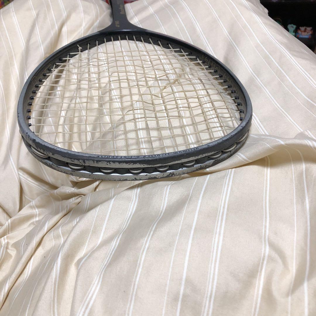 ミズノのラケット２本、ヨネックスのラケット２本