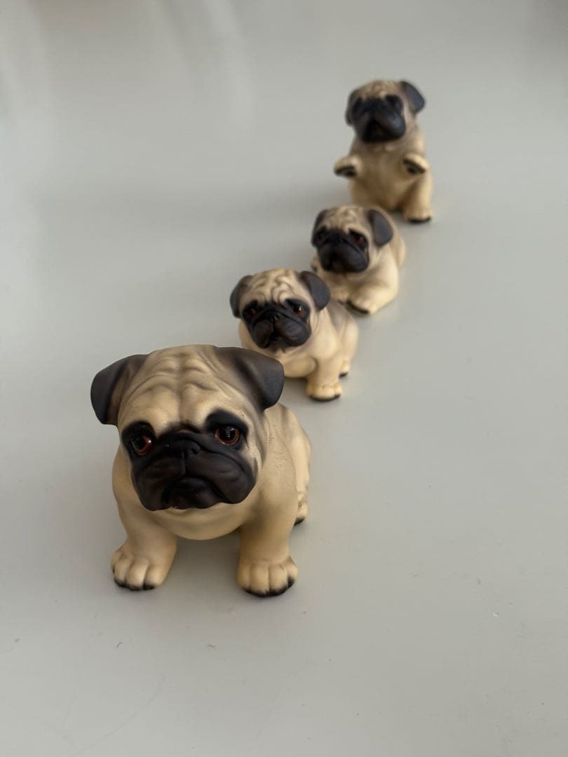【イタリア　ドマン製】パグ フィギュリン 親子4体セット　陶器　置物Demain