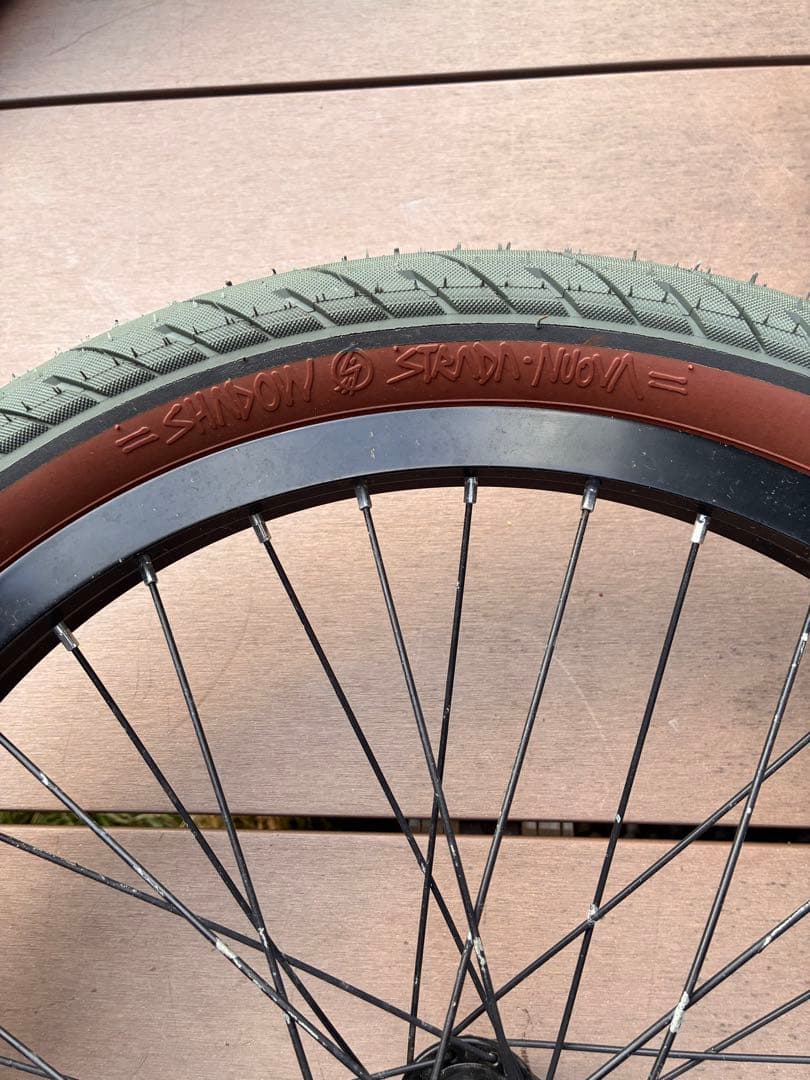 BMX用　タイヤ　20✖️2.3\" タイヤSHADOW ホイールODYSSEY