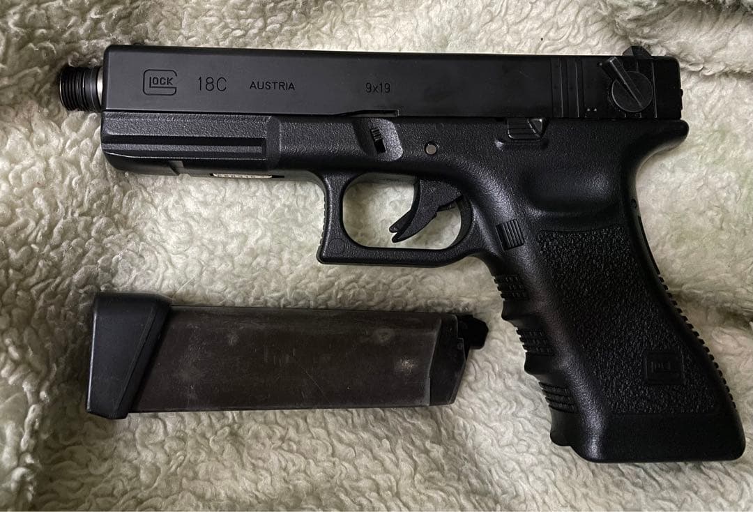 グロック  18c ガスガン　アウターバレルメタルカスタム
