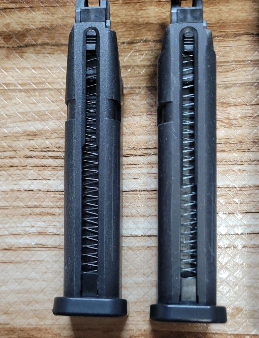 東京マルイ　グロック18C マガジン2個付、ウッドランドガス未使用