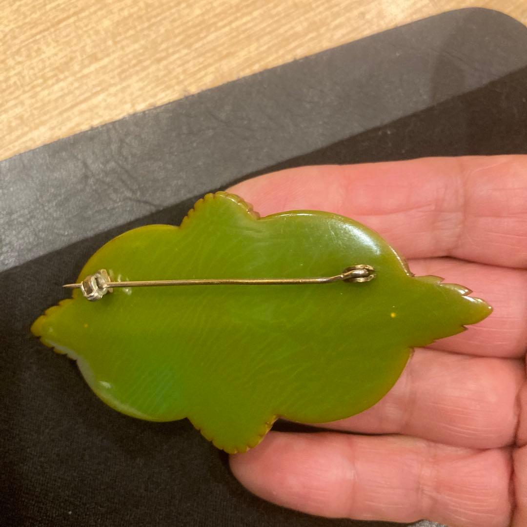 イギリスアンティーク　大ぶり　ベークライトブローチ