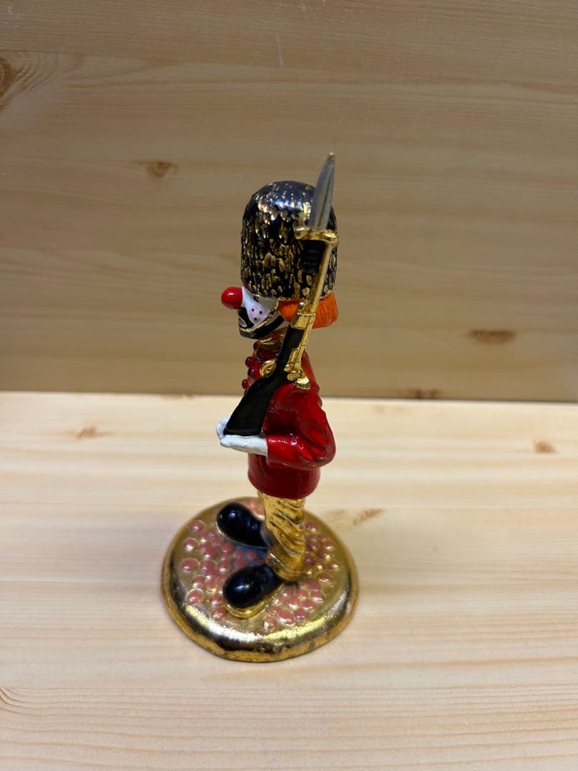 ロン.リー　イギリスブリテン英国兵のピエロの置き物