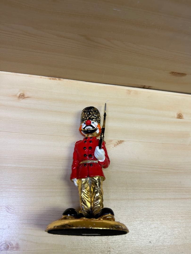 ロン.リー　イギリスブリテン英国兵のピエロの置き物