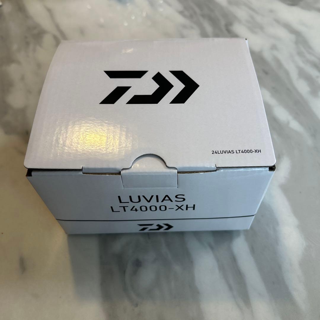 24 ルビアス　LUVIAS LT4000-XH 4000番　スピニングリール