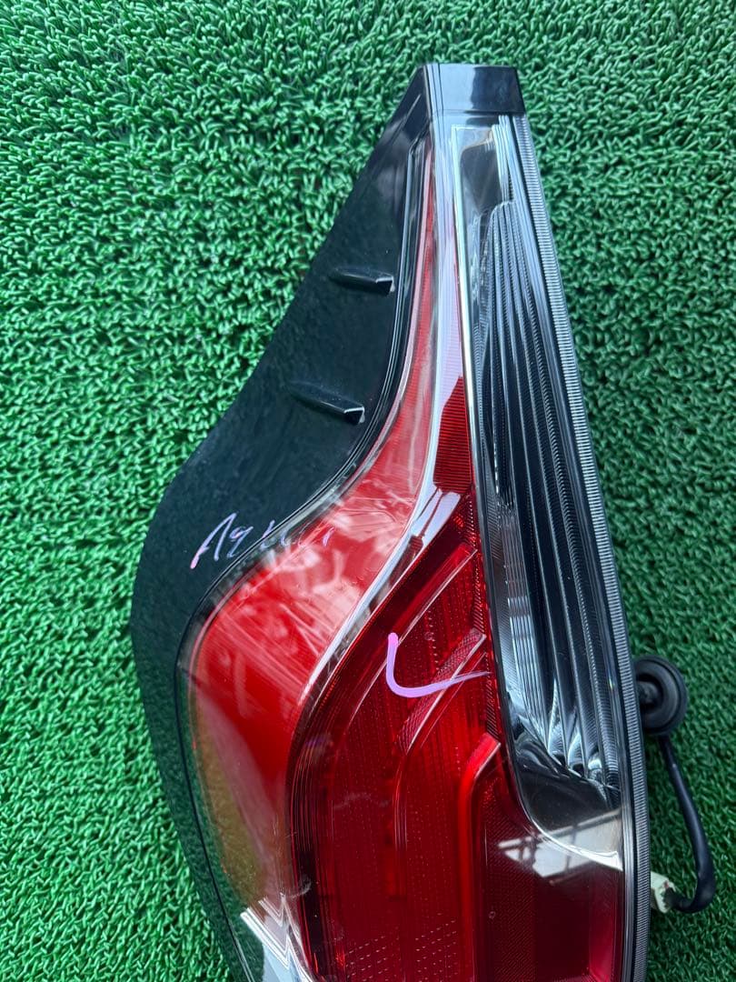 アクア DAA-NHP10 左テールランプ 81561-52D00