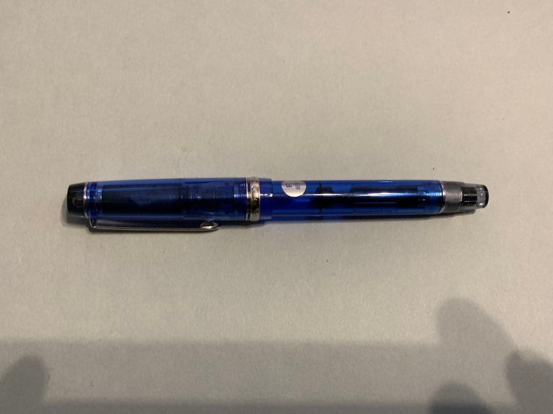 パイロットのブルースケルトンの万年筆