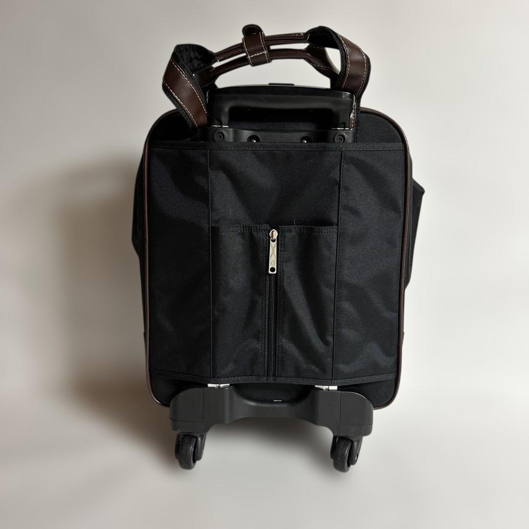 黒いナイロンキャリーカート