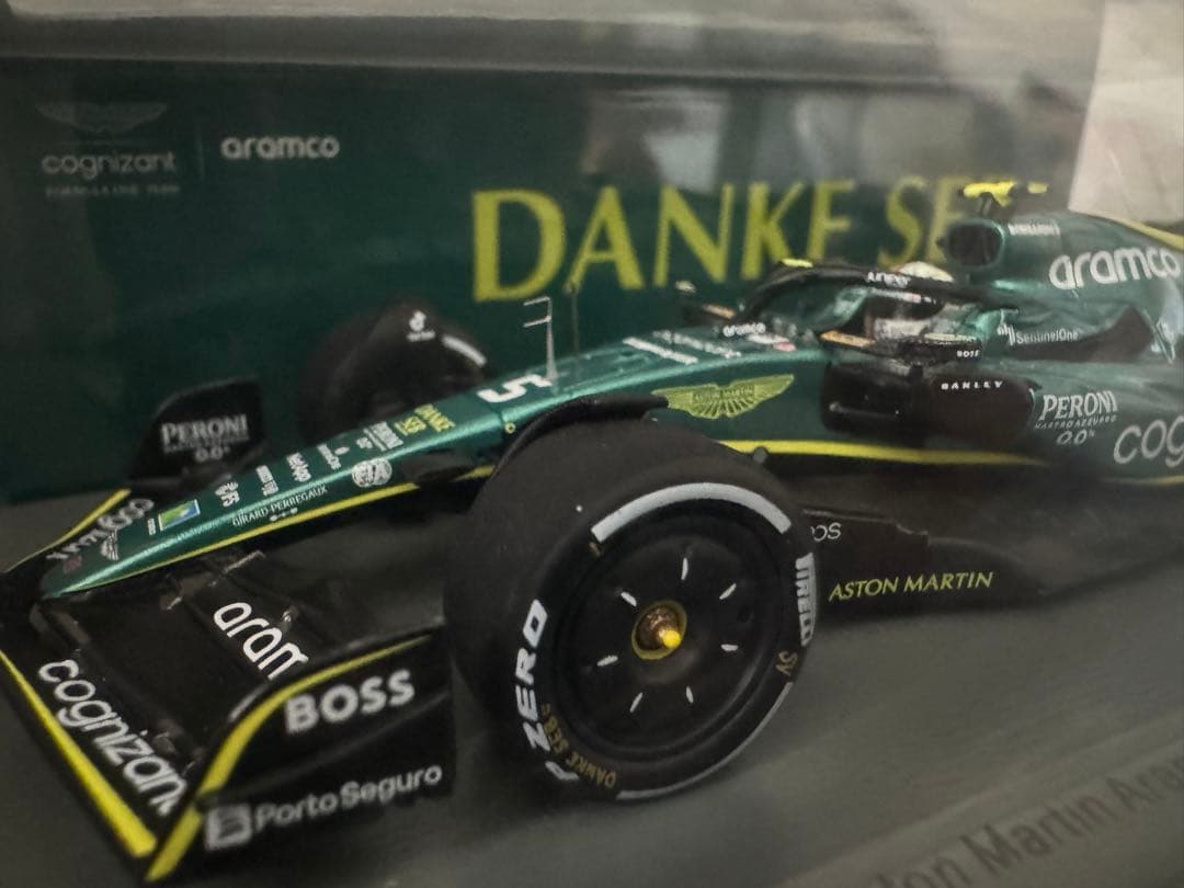 新品　F1 アストンマーチン AMR22 セバスチャン·ベッテル 1/43