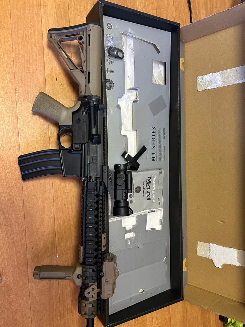 東京マルイ M4A1 次世代電動ガン スコープ付き